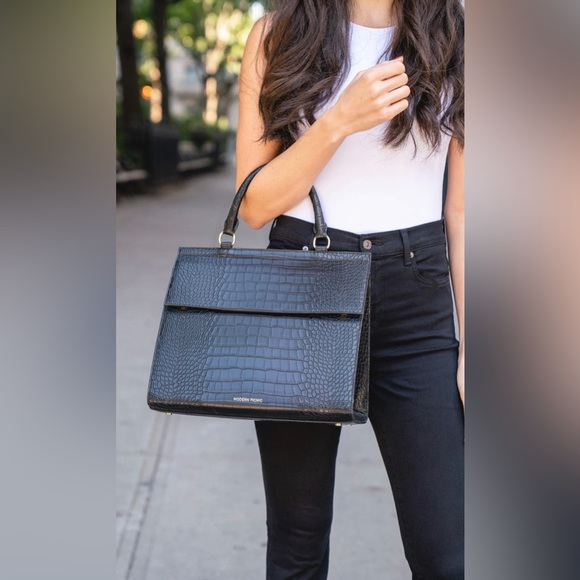 Modern Picnic Handbags - Chic Black Croc-Embossed Tote Bag